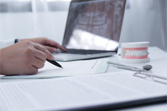 Digital treatment planning for customized clear aligner therapy